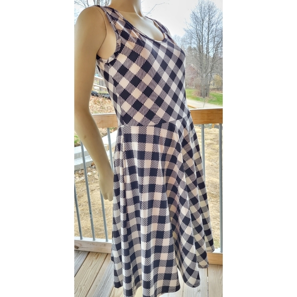 LulaRoe Black & White Buffalo Plaid Checkered Dress, Pockets, M - Picture 2 of 9